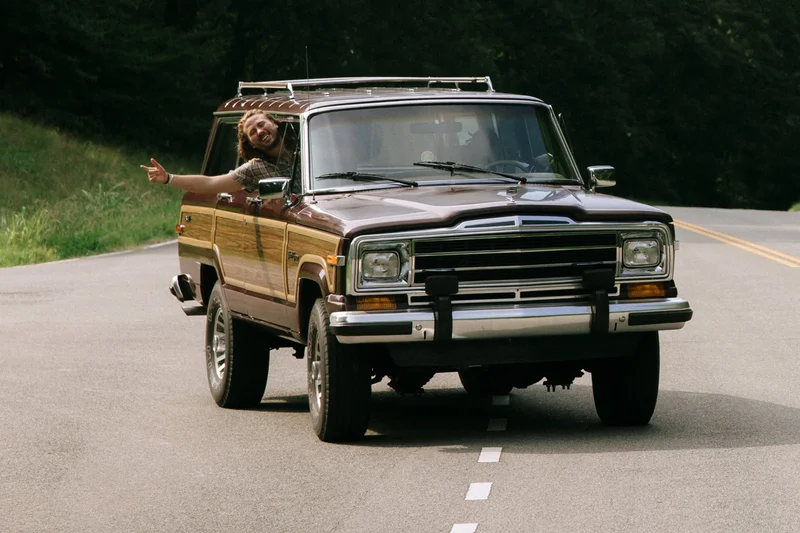 1988 Jeep Grand Wagoneer Base 12