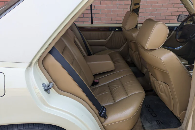 1992 Mercedes-Benz 300E Base 6
