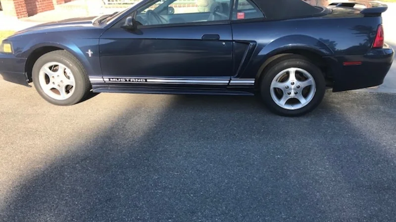 2001 Ford Mustang 2