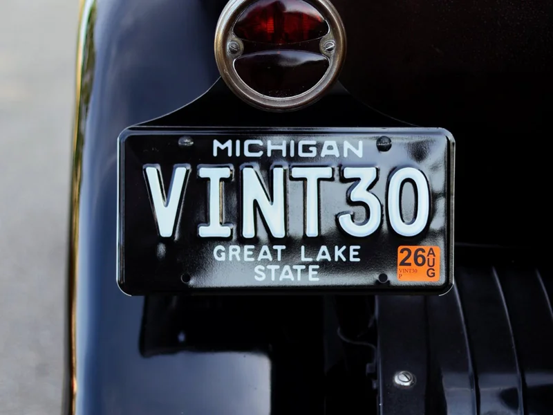 1930 Pontiac Six 30309 Deluxe 24