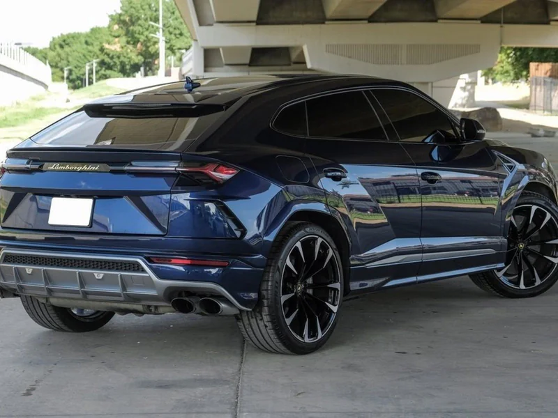 2020 Lamborghini Urus 3