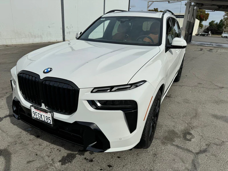 2023 BMW X7 4