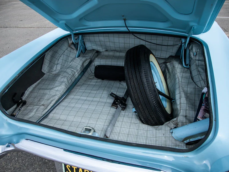 1957 Ford Thunderbird in Los Angeles 23
