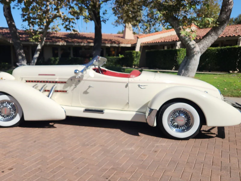 1936 Auburn Boattail Speedster (replica)