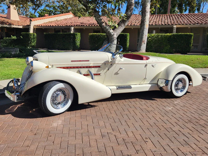 1936 Auburn Boattail Speedster (replica)