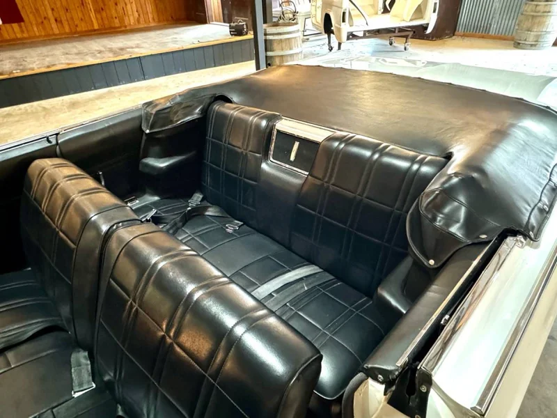 1968 Dodge Polara Base 14
