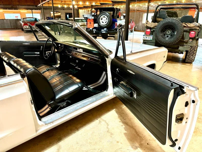 1968 Dodge Polara Base 11