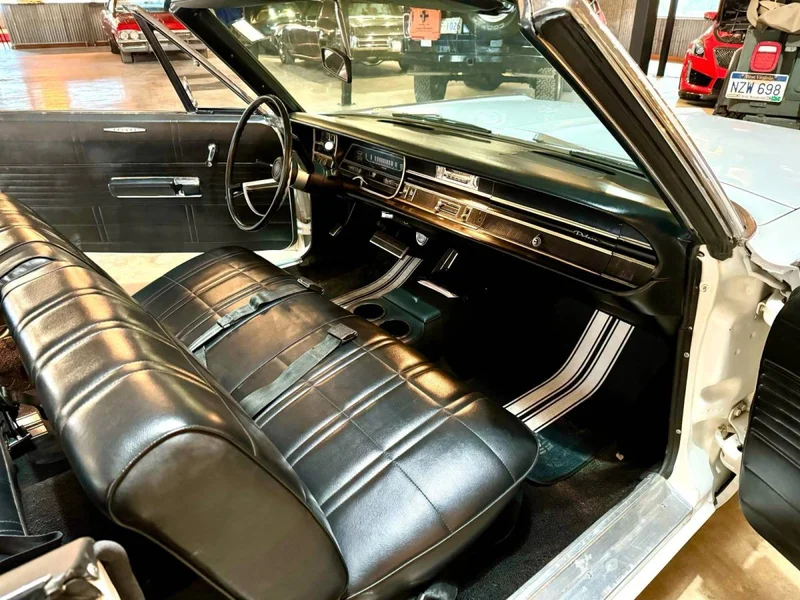 1968 Dodge Polara Base 13