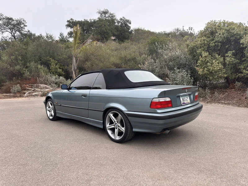 1996 BMW 318i Base 2