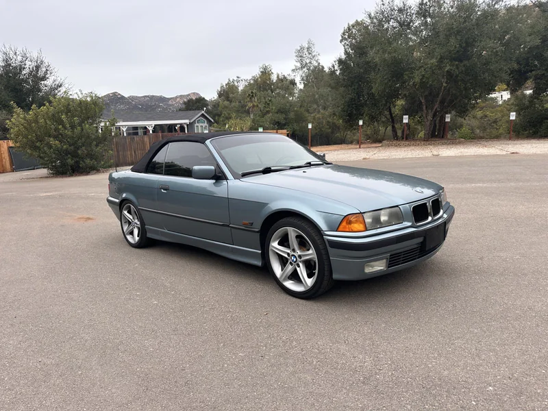 1996 BMW 318i Base 6