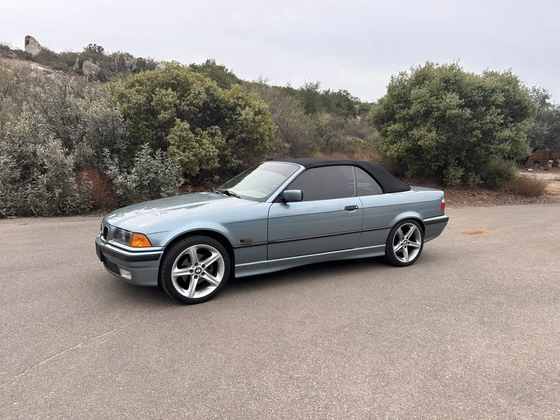 1996 BMW 318i Base 8