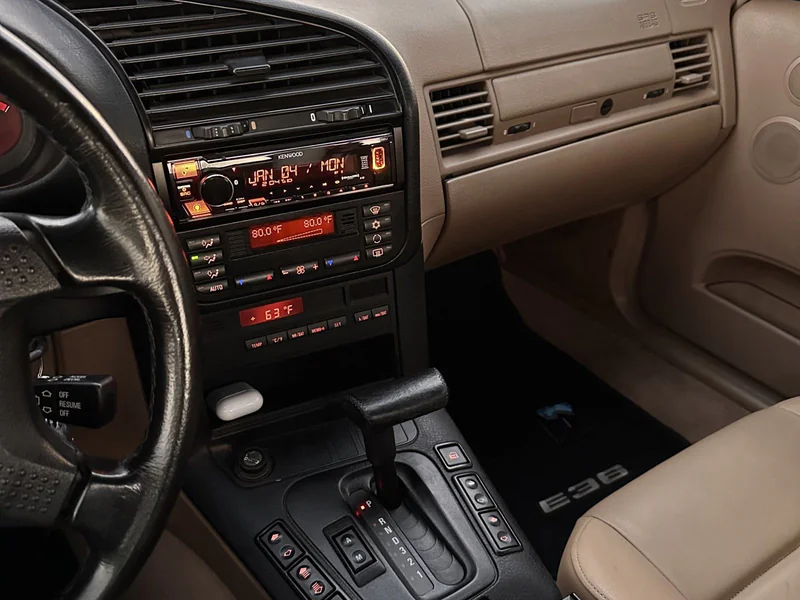 1996 BMW 318i Base 9