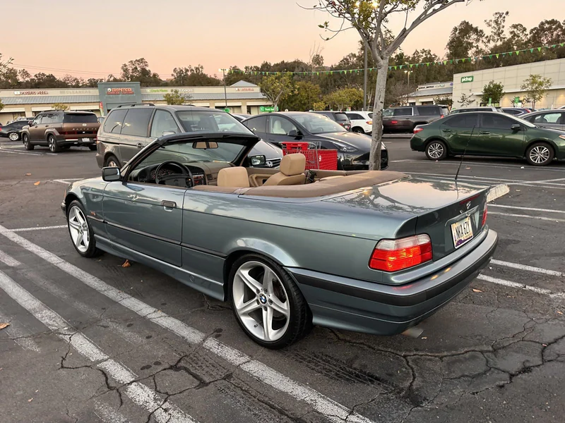 1996 BMW 318i Base 11