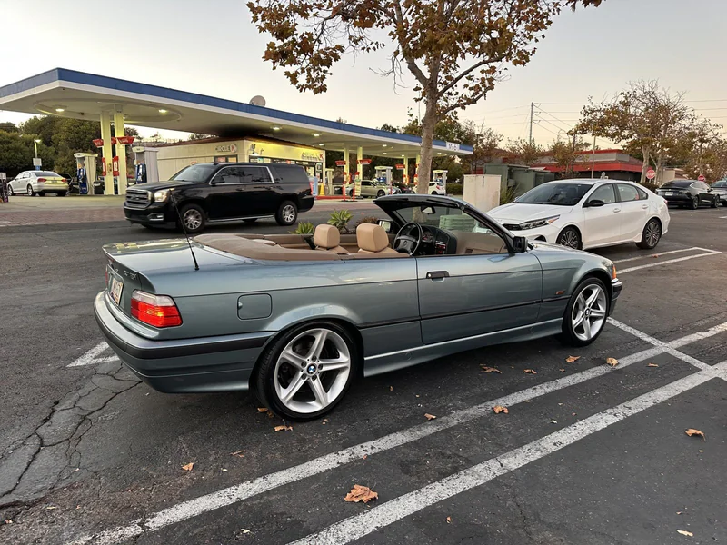 1996 BMW 318i Base 12