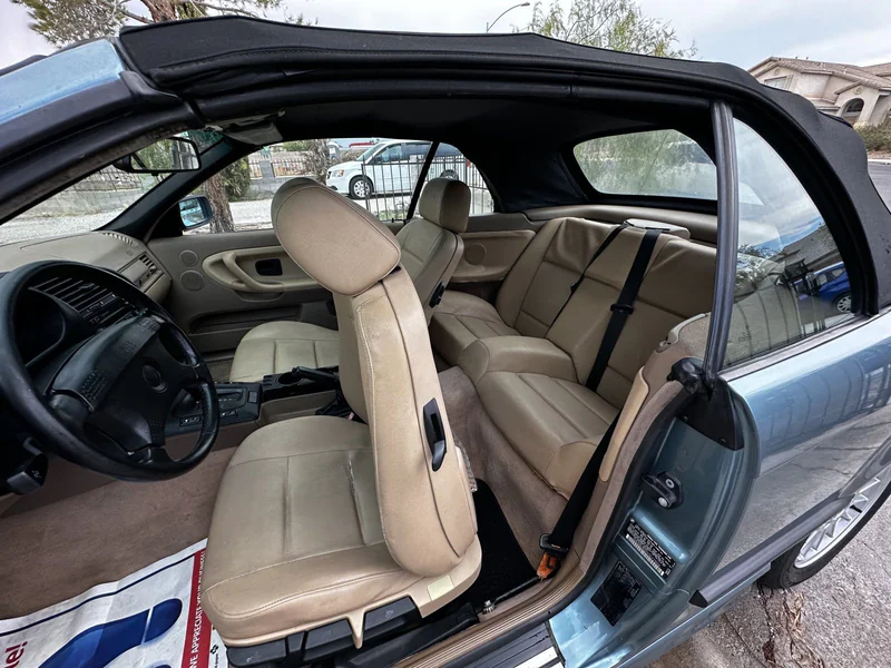 1996 BMW 318i Base 18