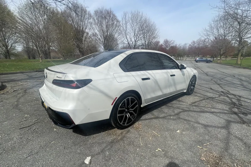 2023 BMW 740i Sedan 2