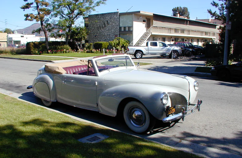 1940 Lincoln Zephyr Cabriolet 4