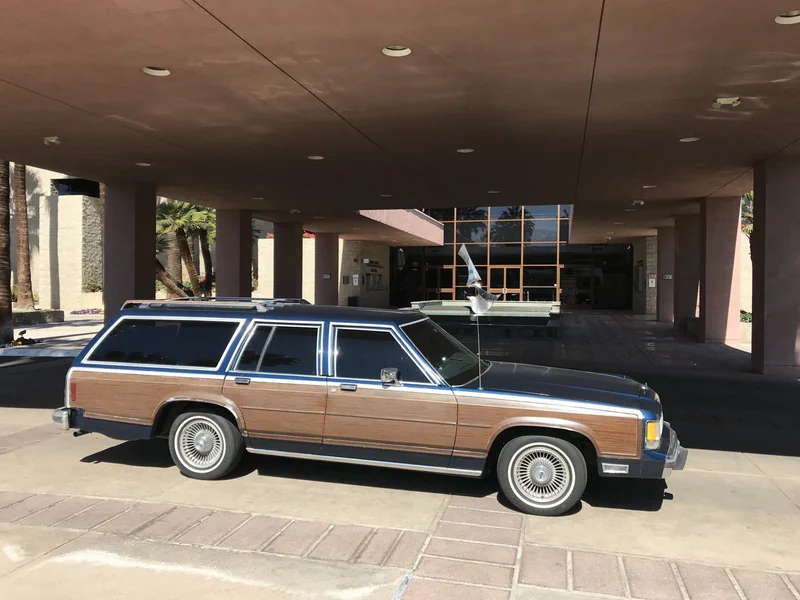 1991 Ford Crown Victoria Country Squire LX 2