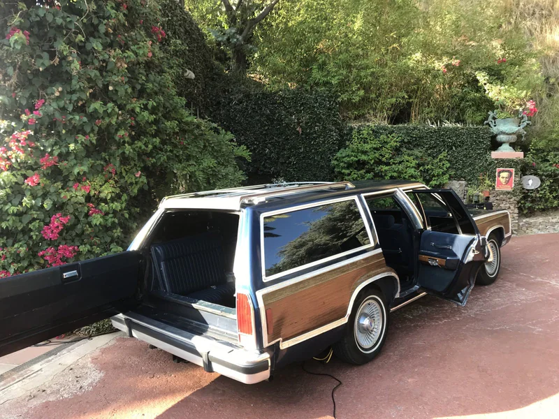 1991 Ford Crown Victoria Country Squire LX 3