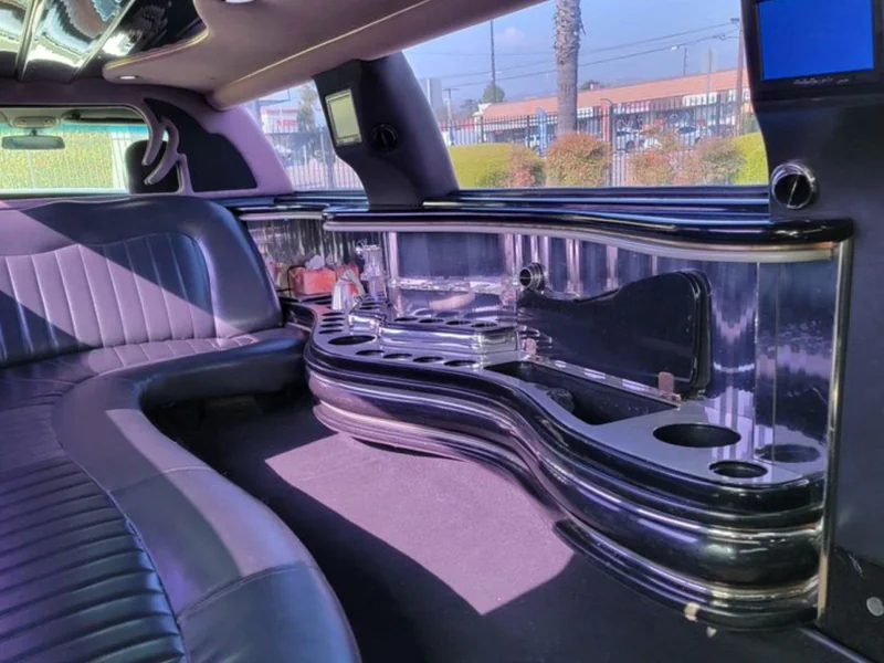2006 Lincoln Town Car Limousine 3