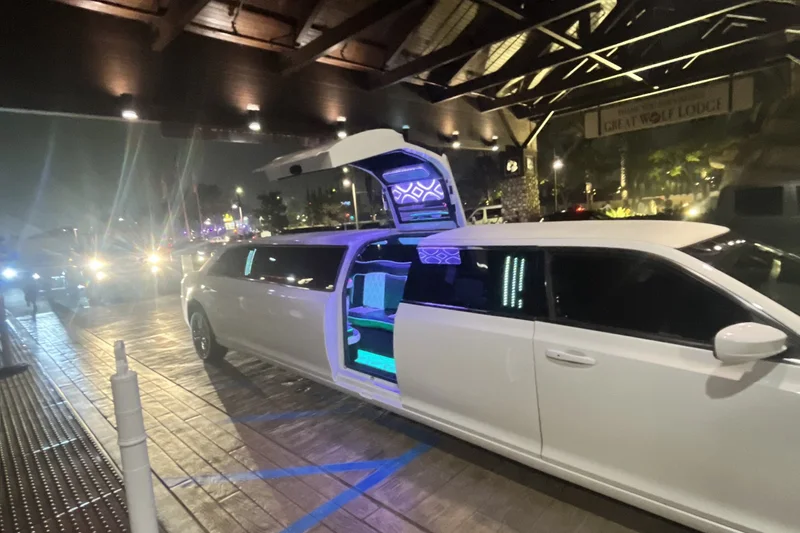 2014 Chrysler 300 limousine 5