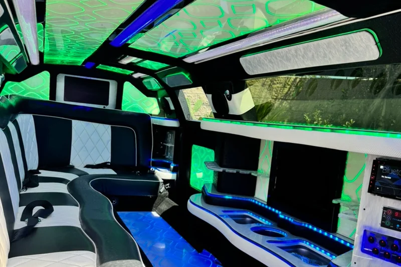 2014 Chrysler 300 limousine 6