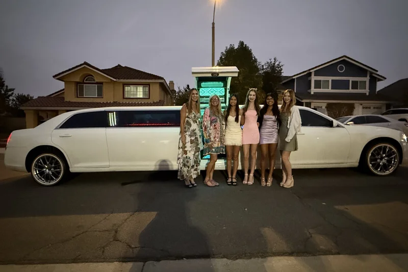 2014 Chrysler 300 limousine 18