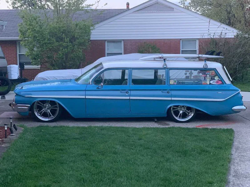 1961 Chevrolet Parkwood 2