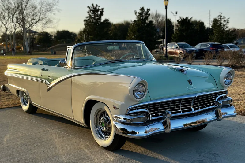 1956 Ford Fairlane Sunliner 2