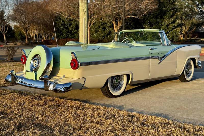 1956 Ford Fairlane Sunliner 3