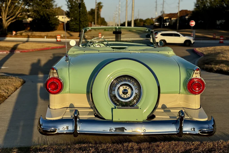 1956 Ford Fairlane Sunliner 4