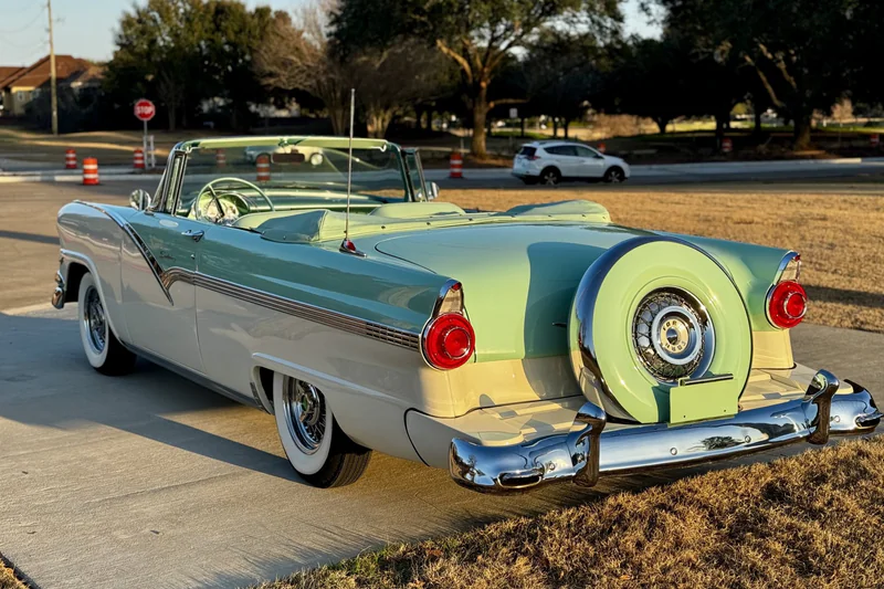 1956 Ford Fairlane Sunliner 5