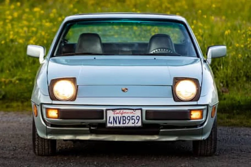 1982 Porsche 924 Base 2