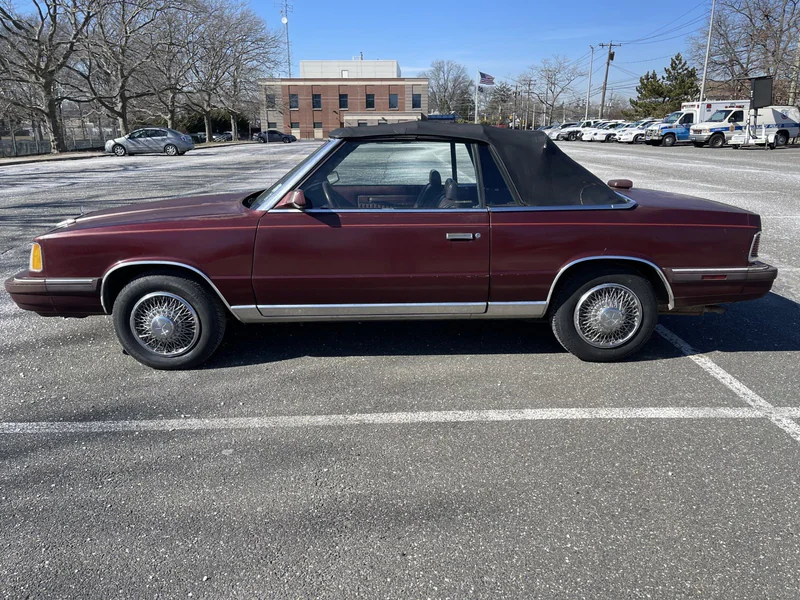 1986 Chrysler LeBaron Base 3