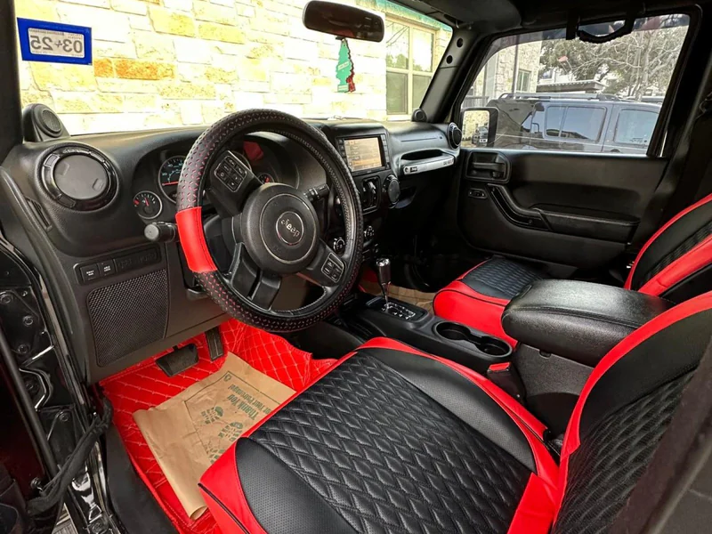 2012 Jeep Wrangler Unlimited Rubicon 2