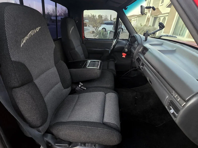 1993 Ford F-150 SVT Lightning 10