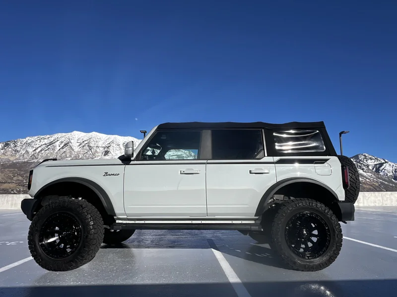 2022 Ford Bronco Outer Banks 3