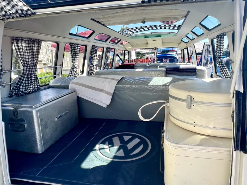 1974 Volkswagen Bus 23 window 12