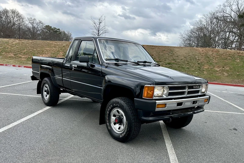 1987 Toyota Pickup Deluxe 2