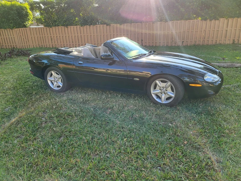 1999 Jaguar XK8 Base 7