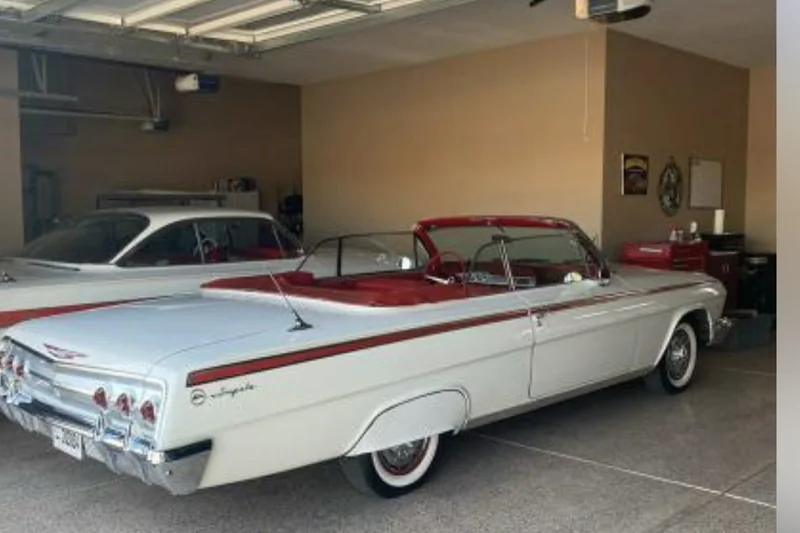 1962 Chevrolet Impala Base 2