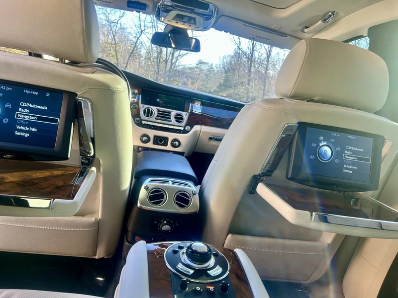 2012 Rolls-Royce Ghost Base 3