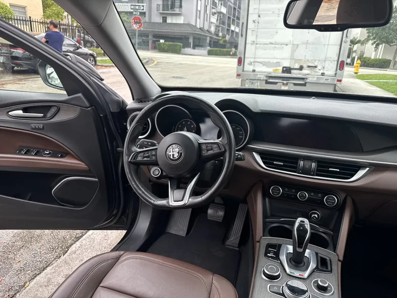 2020 Alfa Romeo Stelvio TI 17