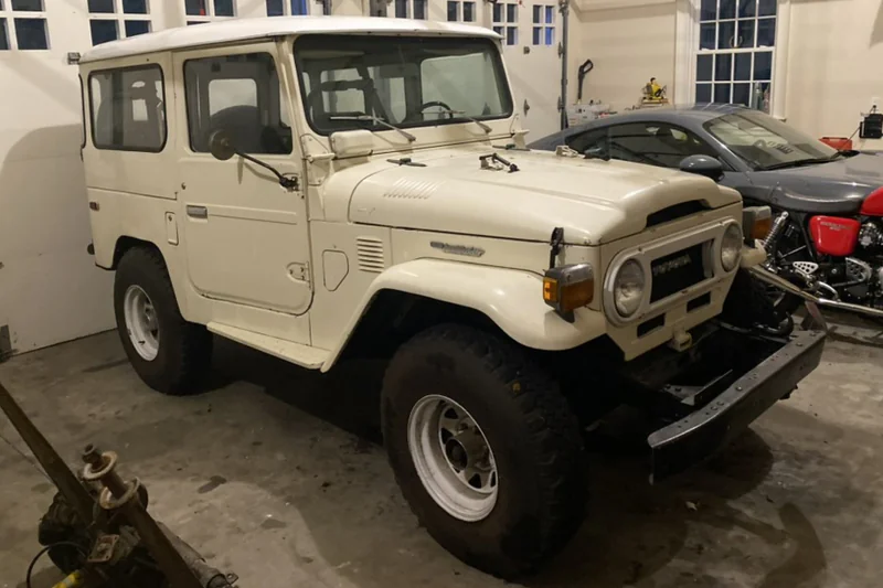 1976 Toyota FJ40 Land Cruiser 3