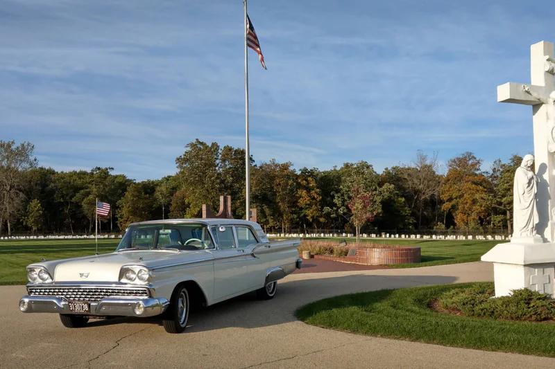 1951 Ford Fairlane Galaxie 500 Base 2