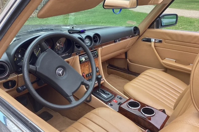 1984 Mercedes-Benz 380SL convertible 5