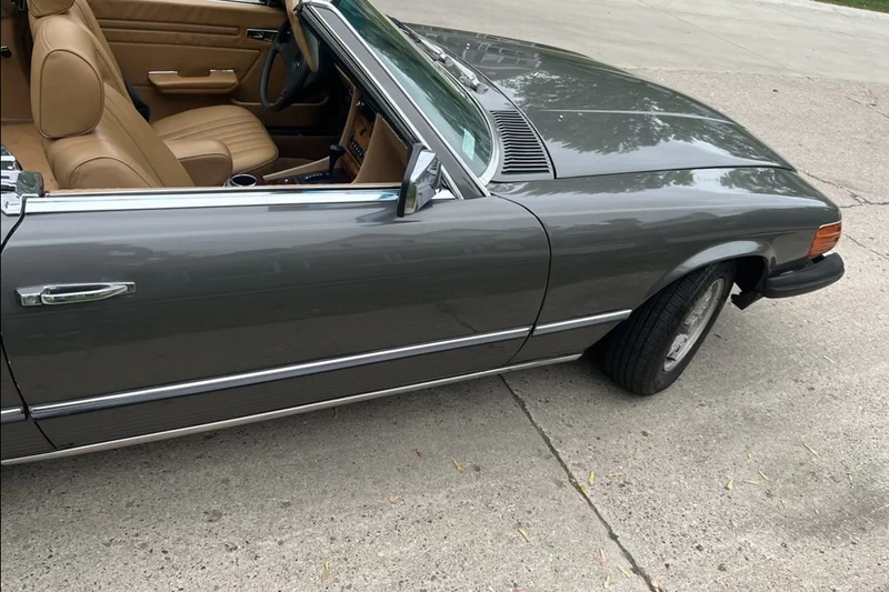 1984 Mercedes-Benz 380SL convertible 3