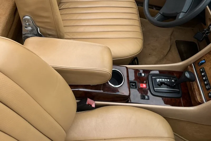1984 Mercedes-Benz 380SL convertible  6