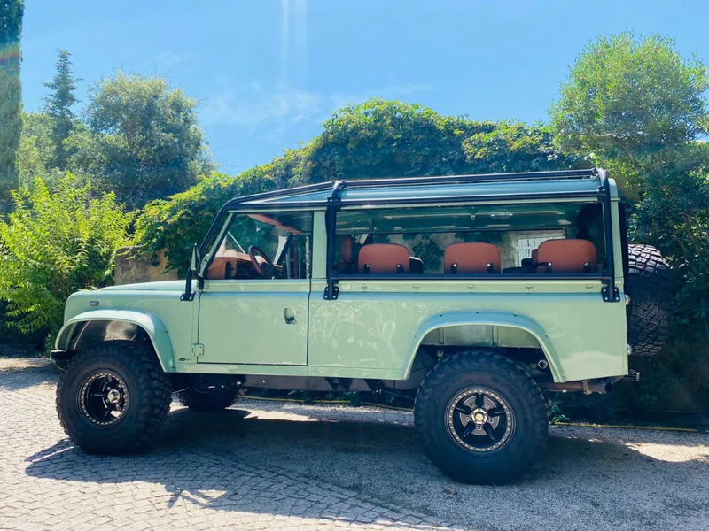 1990 Land Rover Defender 110 Base 18