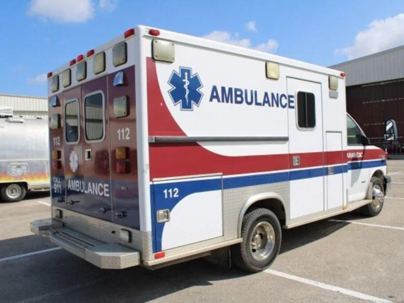 2007 Chevrolet G3500 Ambulance conversion 2